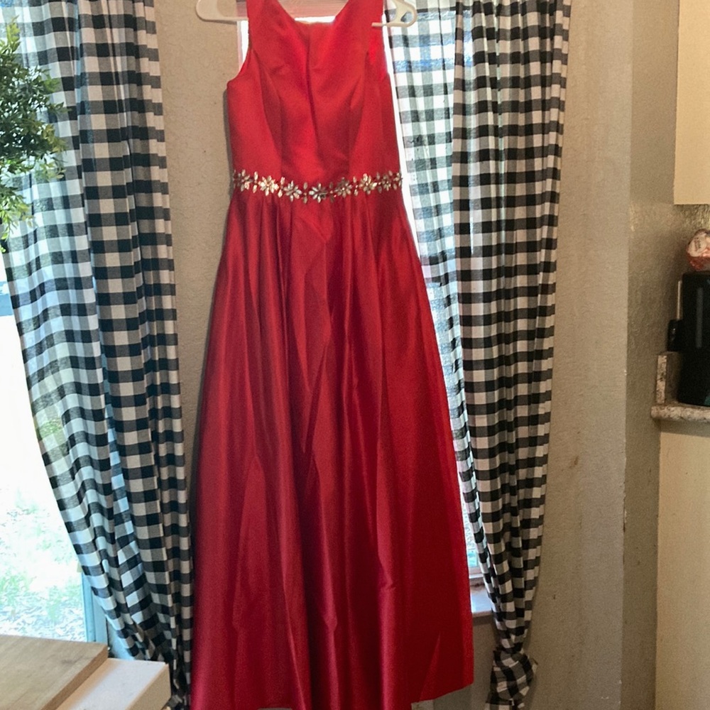 Red Classy Prom Formal Gown Embroidered waste Braided back and silk brand-new